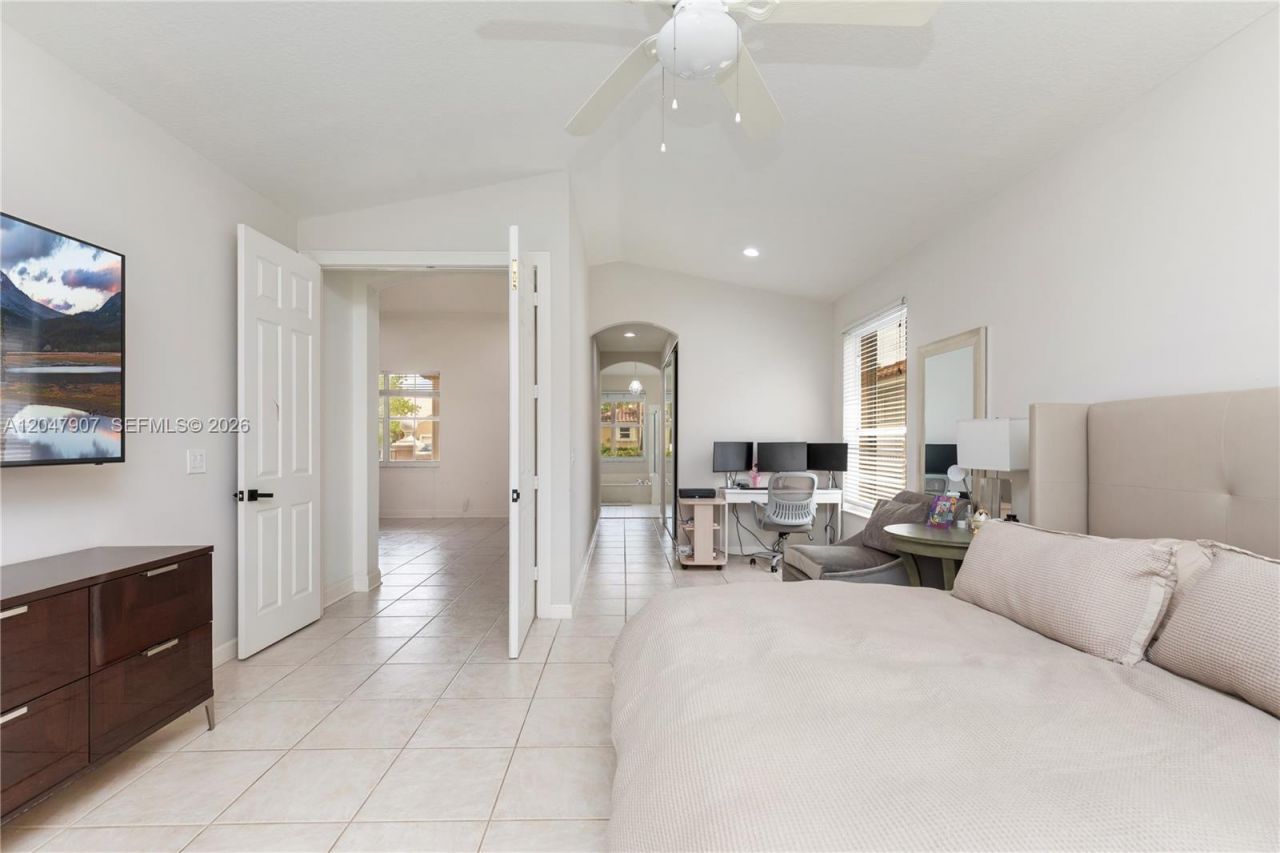 18500 SW 7th St , Pembroke Pines, FL 33029 Photo