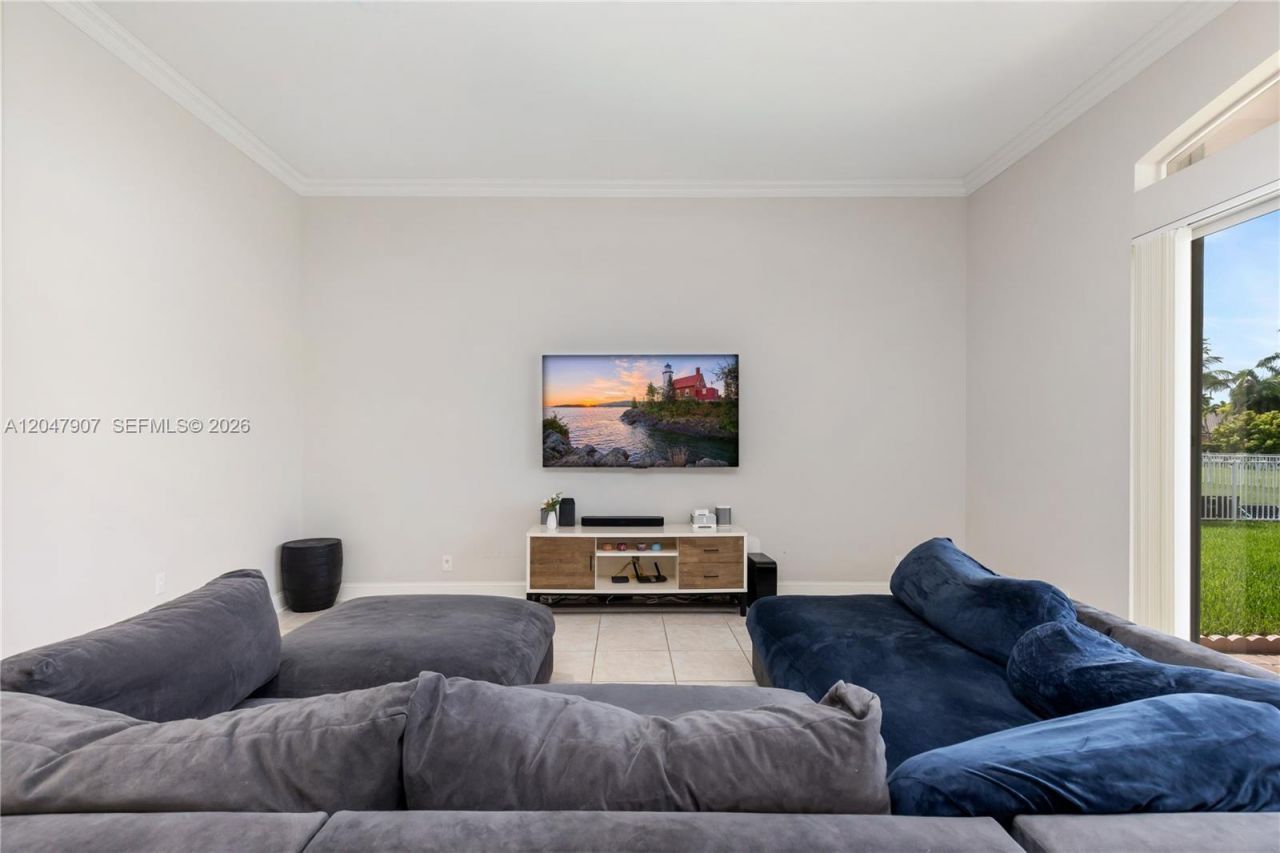 18500 SW 7th St , Pembroke Pines, FL 33029 Photo