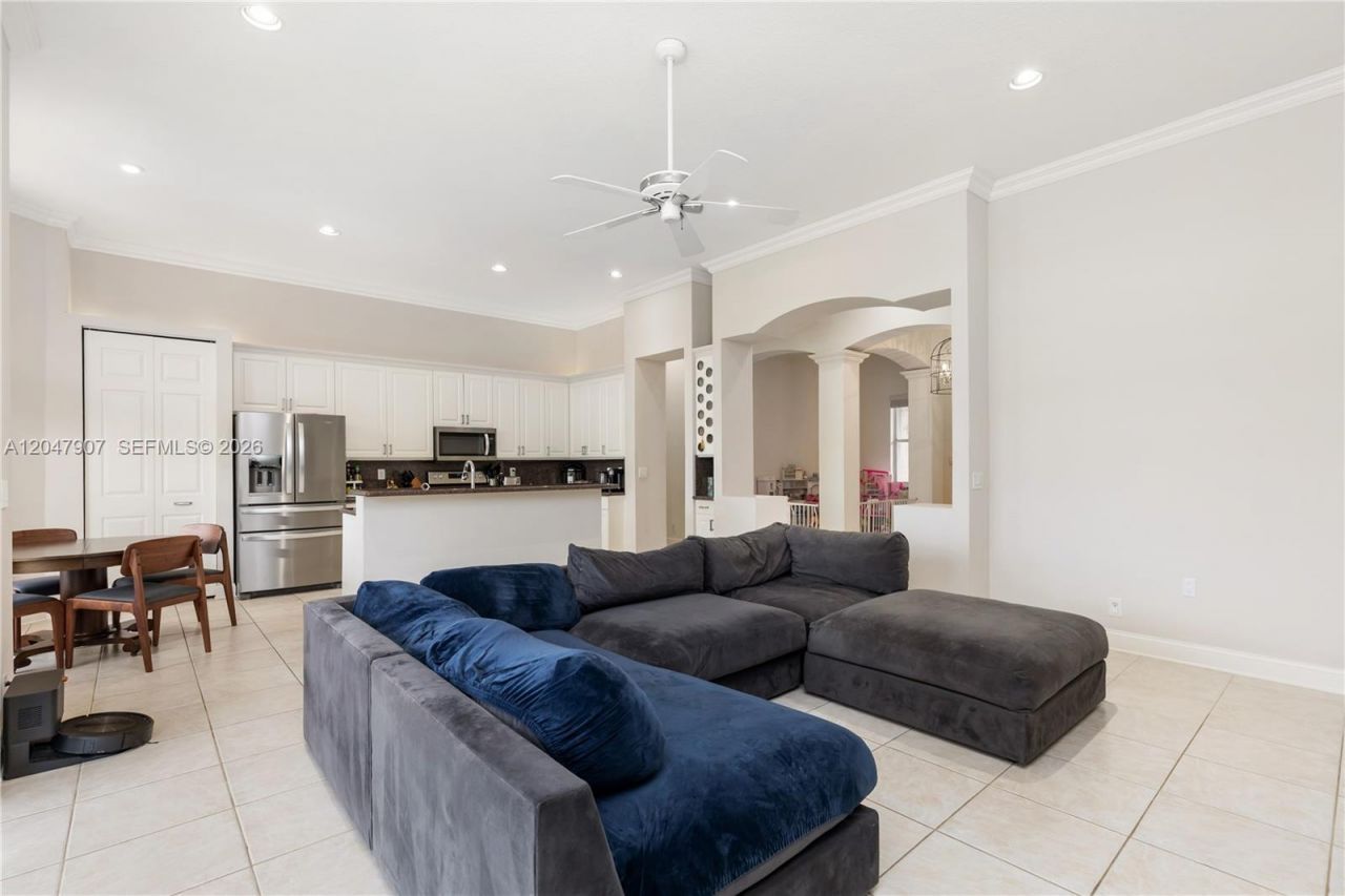 18500 SW 7th St , Pembroke Pines, FL 33029 Photo