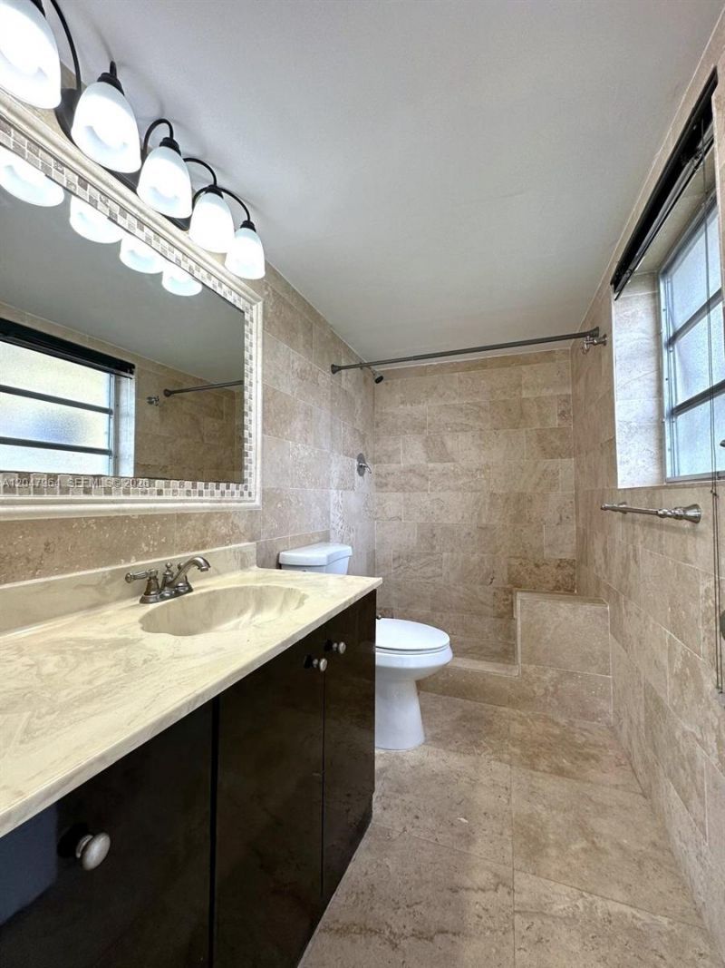 1300 NE 191st St , Unit A112, Miami, FL 33179 Photo