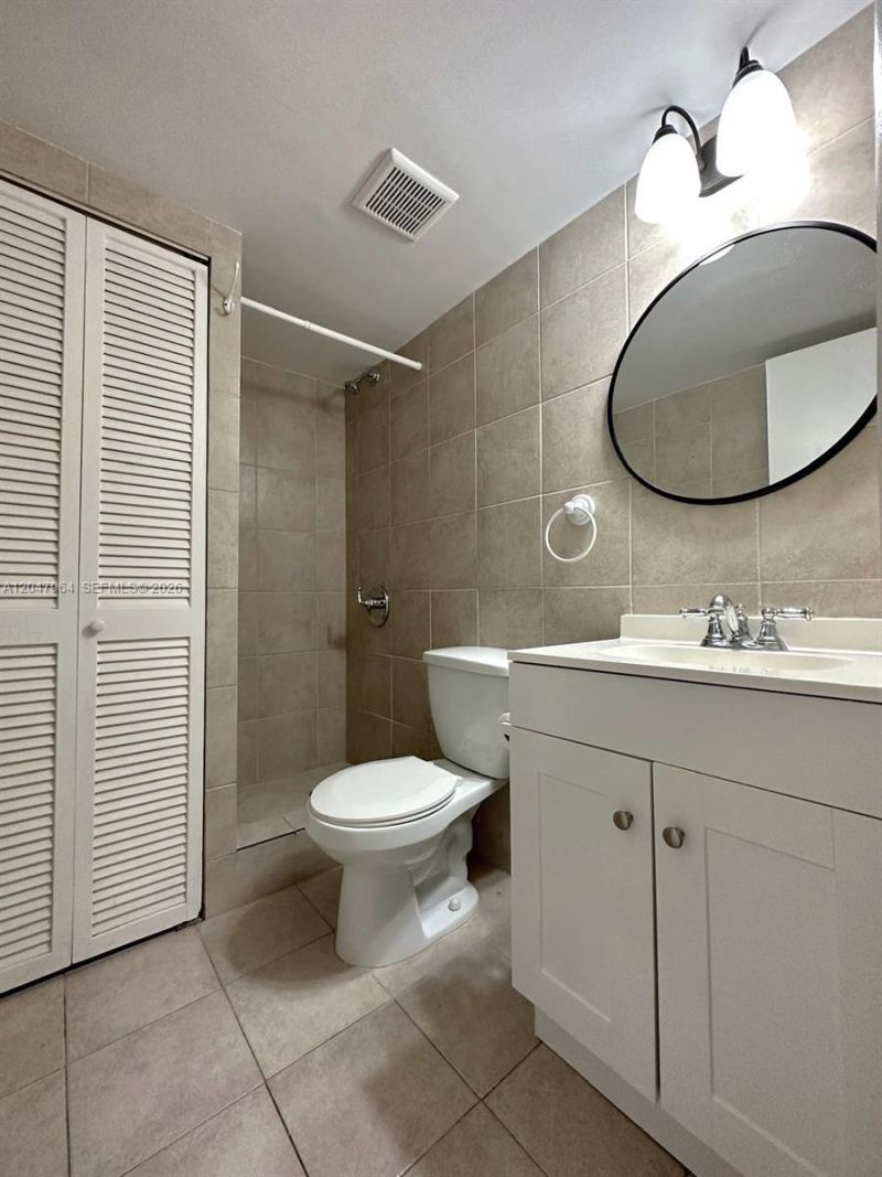 1300 NE 191st St , Unit A112, Miami, FL 33179 Photo