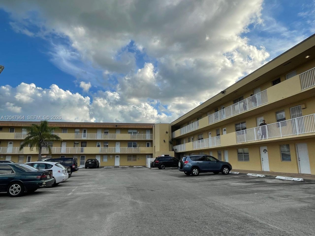 1300 NE 191st St , Unit A112, Miami, FL 33179 Photo