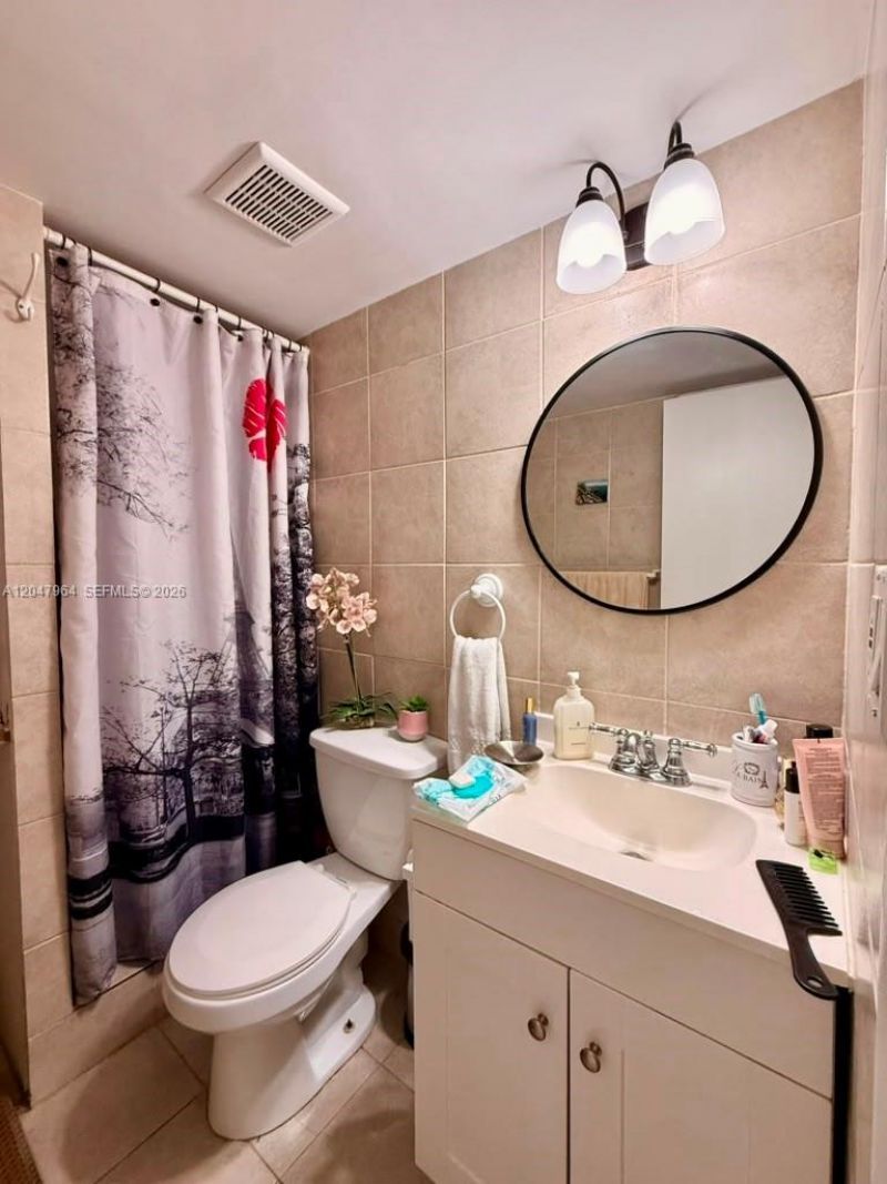 1300 NE 191st St, Unit A112, Miami, FL 33179 Photo