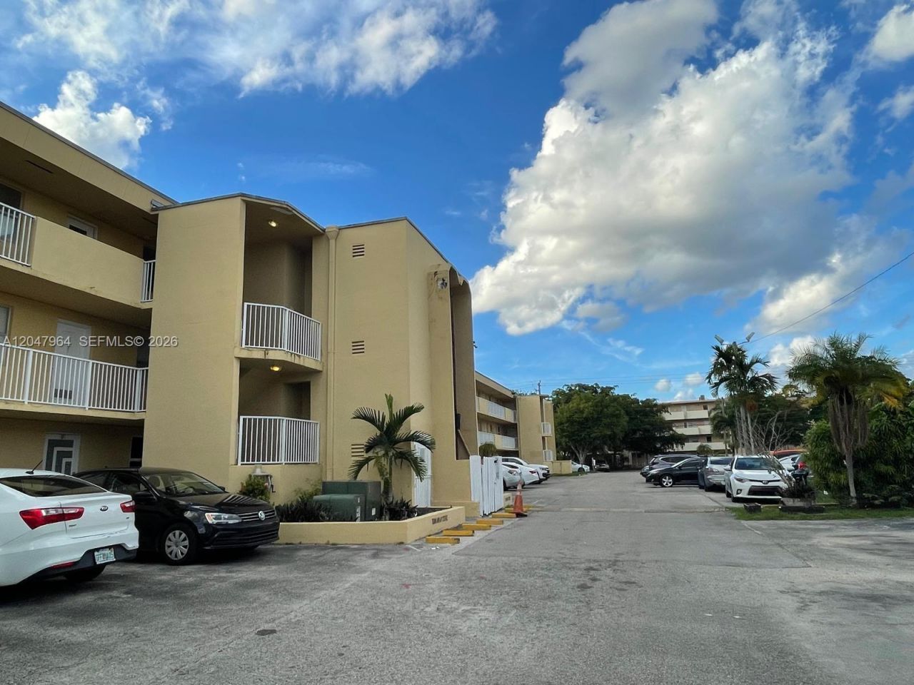 1300 NE 191st St, Unit A112, Miami, FL 33179 Photo