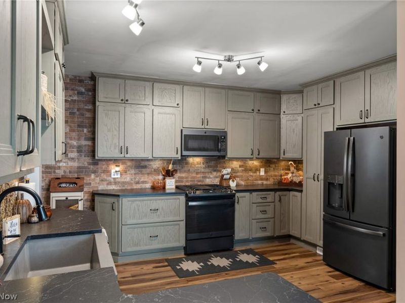 614 Hickory Street, Martins Ferry, OH 43935 Photo 12