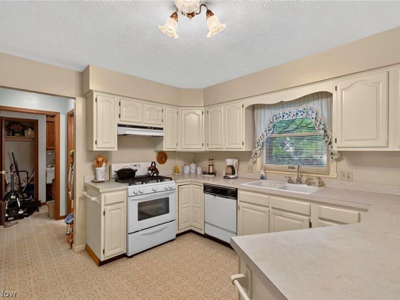 1667 Cadbury Street NW, Massillon, OH 44646 Photo 13