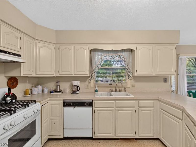 1667 Cadbury Street NW, Massillon, OH 44646 Photo 15
