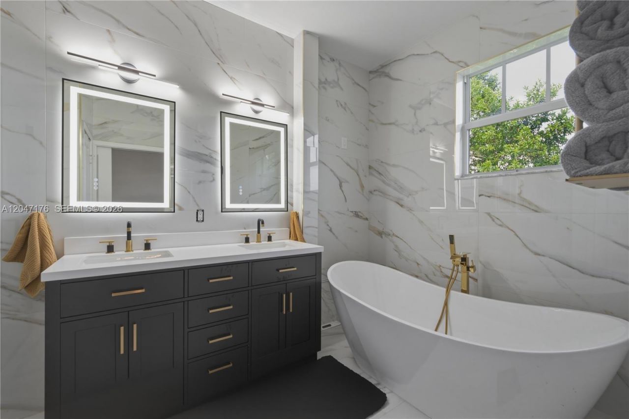 4812 NW 48th Ter , Tamarac, FL 33319 Photo