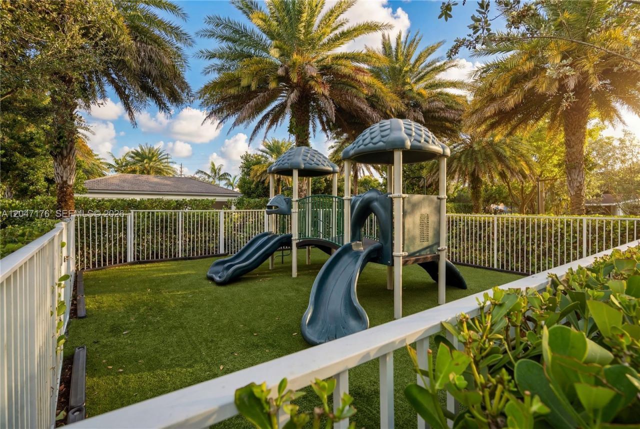 4812 NW 48th Ter , Tamarac, FL 33319 Photo
