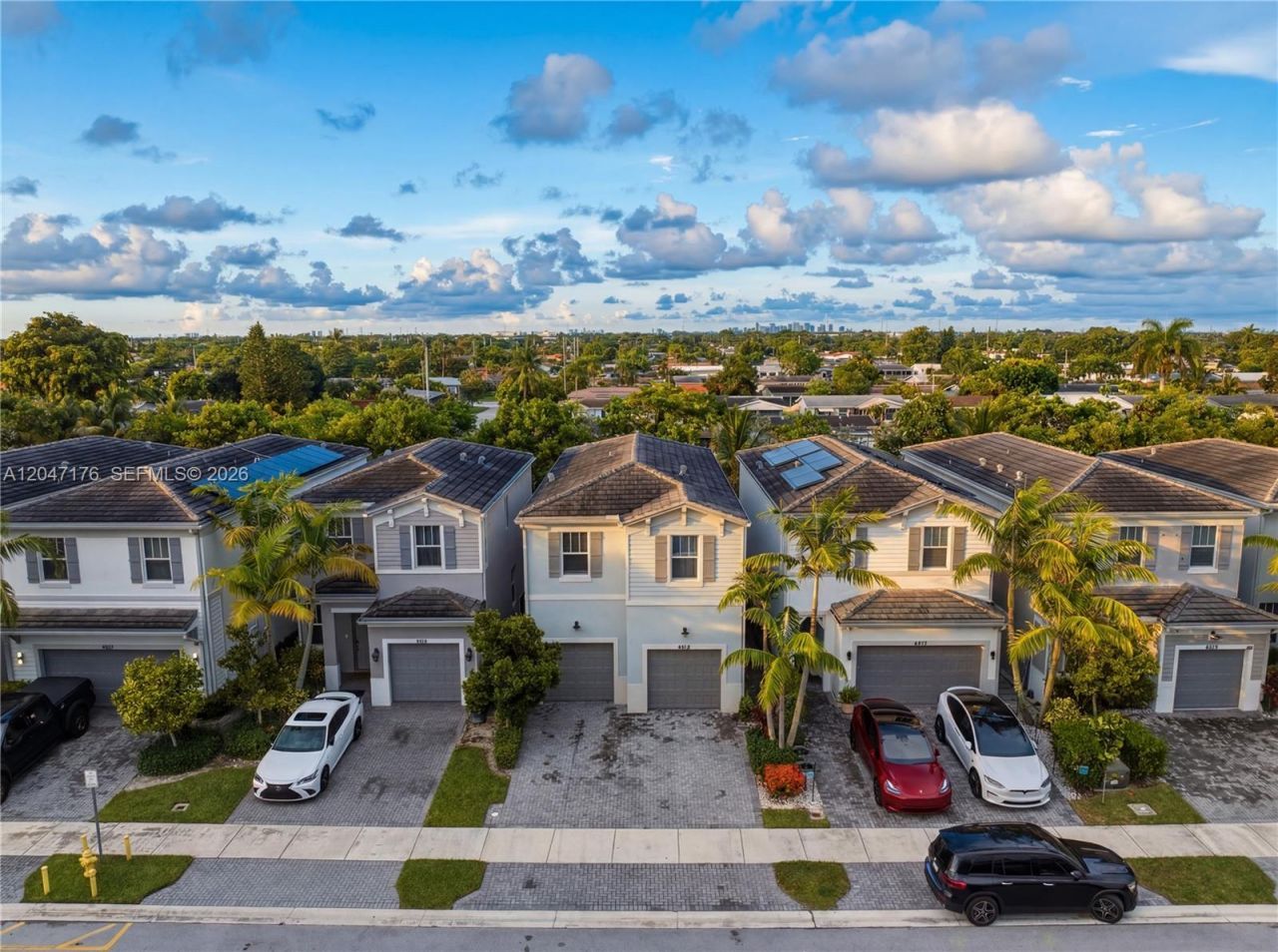 4812 NW 48th Ter , Tamarac, FL 33319 Photo