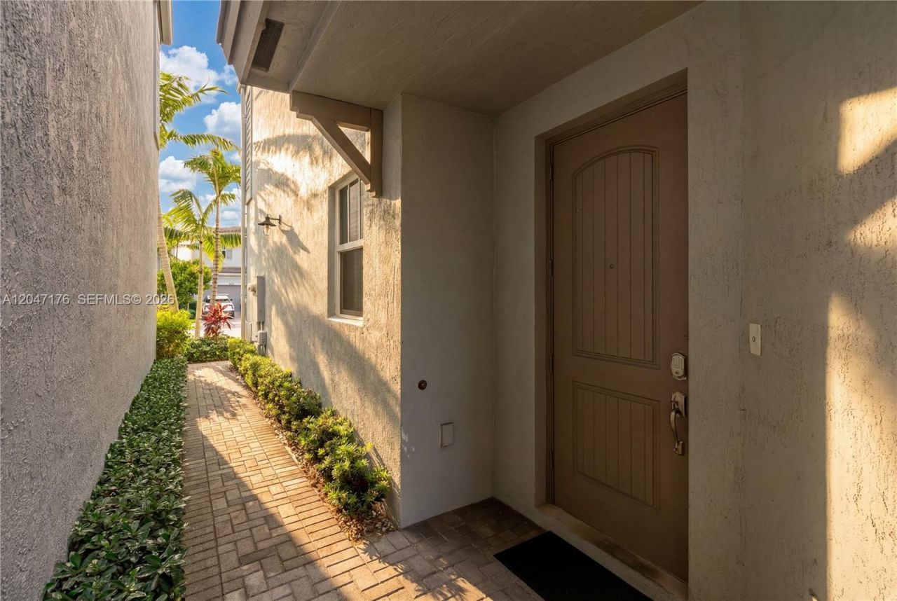 4812 NW 48th Ter , Tamarac, FL 33319 Photo