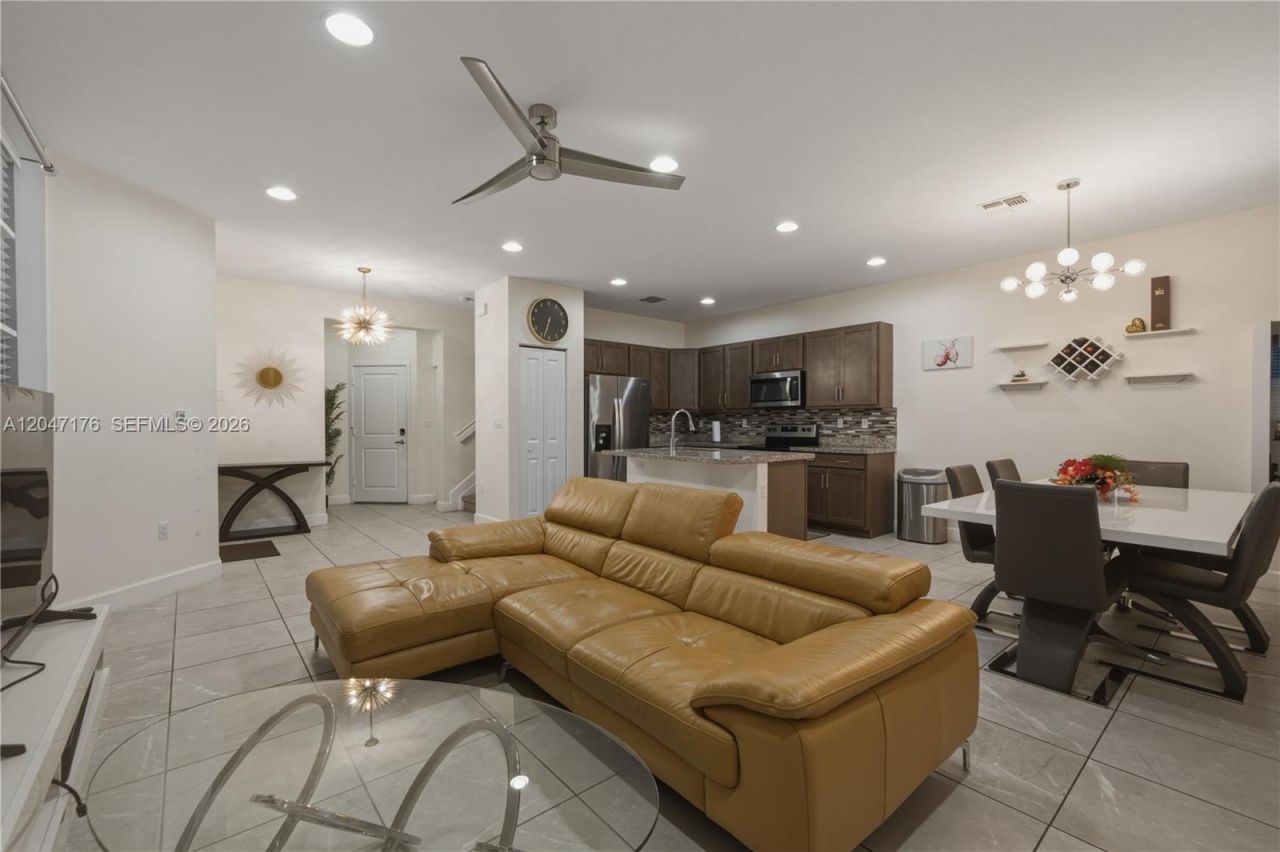 4812 NW 48th Ter , Tamarac, FL 33319 Photo