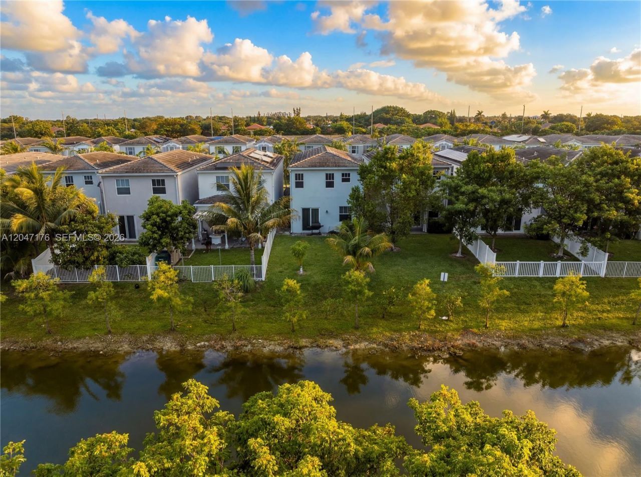 4812 NW 48th Ter , Tamarac, FL 33319 Photo
