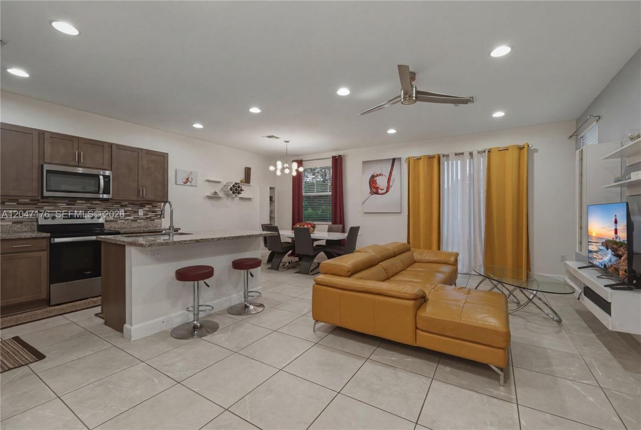 4812 NW 48th Ter , Tamarac, FL 33319 Photo