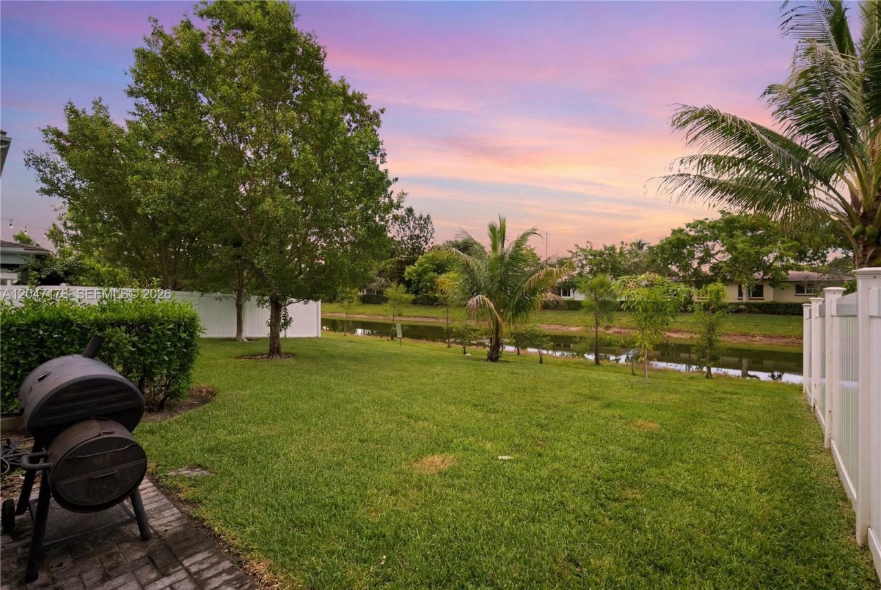 4812 NW 48th Ter , Tamarac, FL 33319 Photo