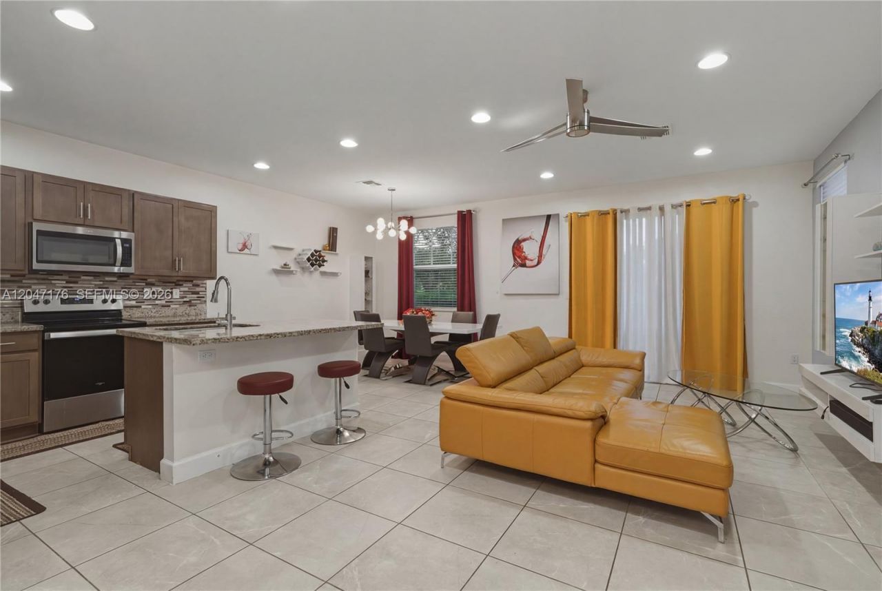 4812 NW 48th Ter , Tamarac, FL 33319 Photo