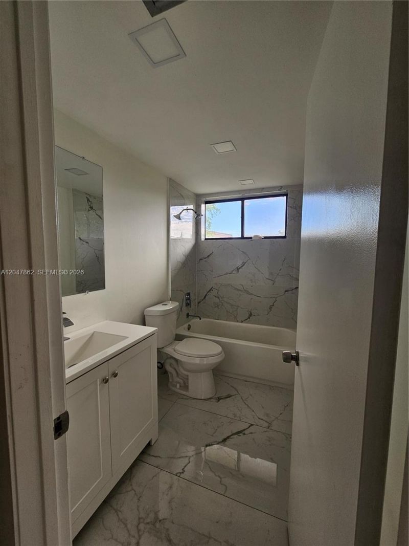 461 Ives Dairy Rd , Unit 406-2, Miami, FL 33179 Photo