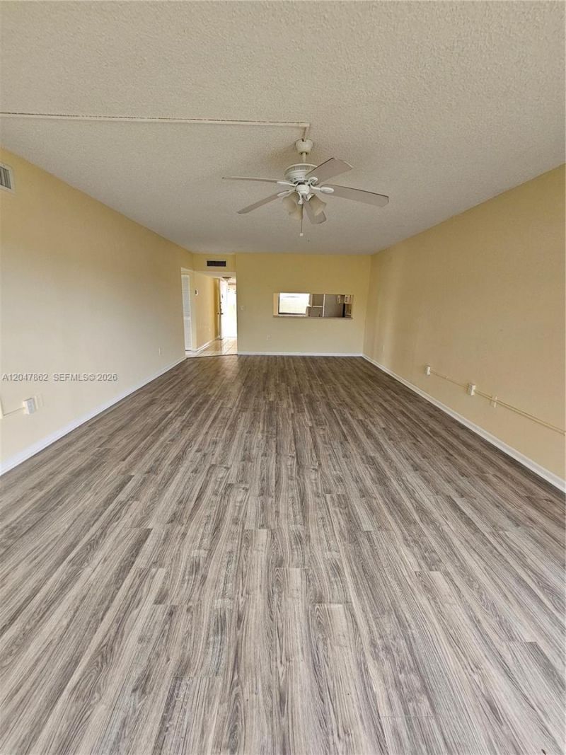 461 Ives Dairy Rd , Unit 406-2, Miami, FL 33179 Photo