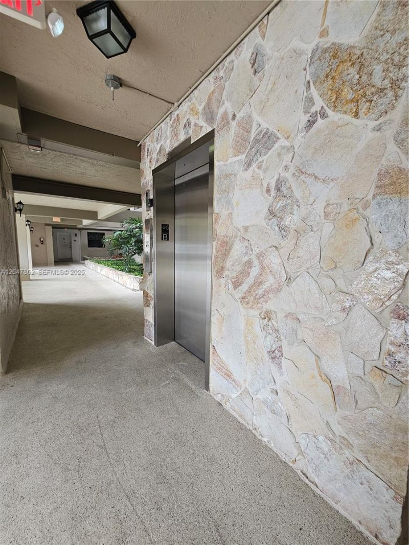 461 Ives Dairy Rd , Unit 406-2, Miami, FL 33179 Photo