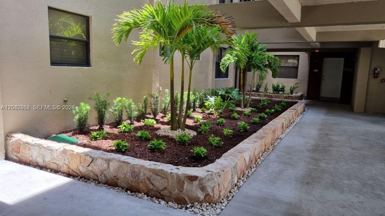 461 Ives Dairy Rd , Unit 406-2, Miami, FL 33179 Photo