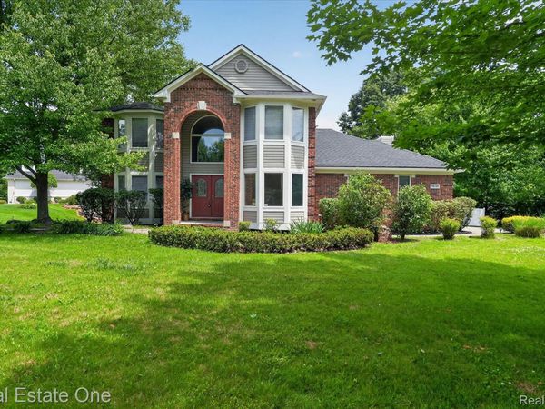 9610 Forest Ridge Drive, Clarkston, Mi 48348
