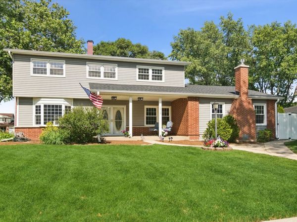 1319 N Columbine Drive , Mount Prospect, IL 60056