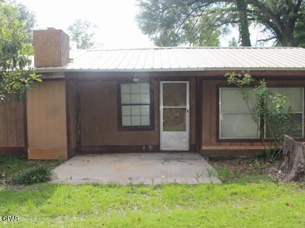 2435 Douglas Pond Road , Marianna, FL 32446