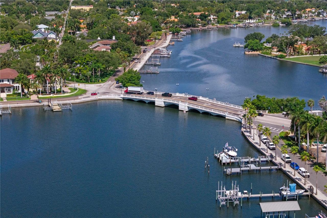 401 Snell Isle Boulevard Ne, Saint Petersburg, FL 33704 Photo