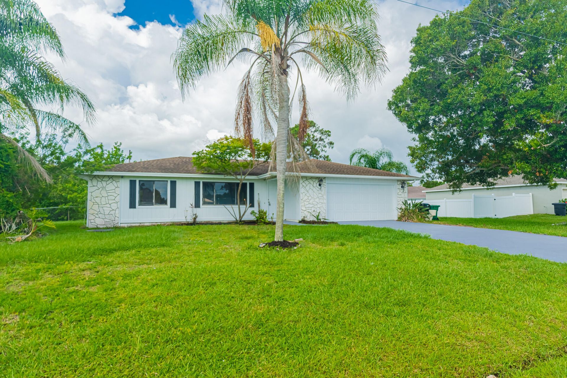 922 SE Thornhill Drive, Port Saint Lucie, FL 34983 Photo