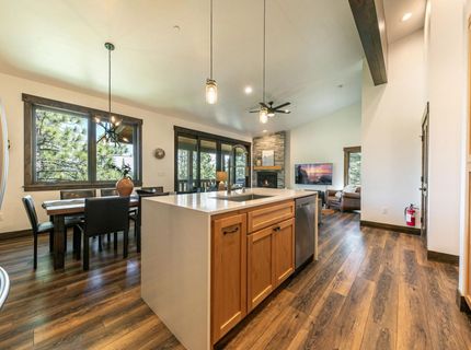 10342 Palisades Drive, Truckee, CA 96161 Photo