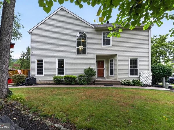 88 VILLAGE DRIVE, SCHWENKSVILLE, PA 19473