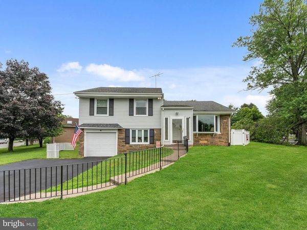 1101 CRESWOOD ROAD, PHILADELPHIA, PA 19115