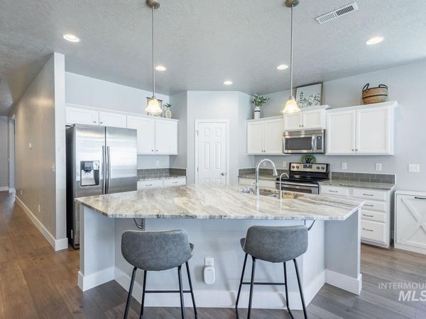 4513 S Dazzle Ave, Meridian, ID 83462