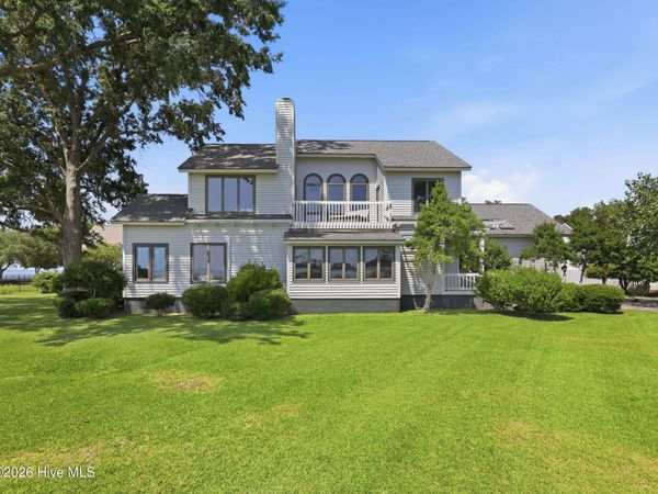 903 South Avenue , Oriental, NC 28571