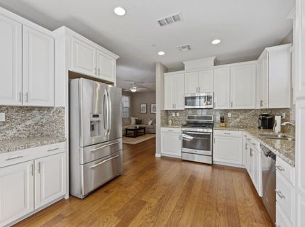 3041 Village Center Dr, Roseville, CA 95747 Photo