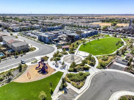 3041 Village Center Dr, Roseville, CA 95747 Photo