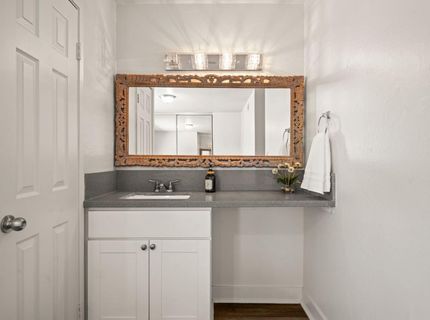 6091 Heath Way, Sacramento, CA 95823 Photo