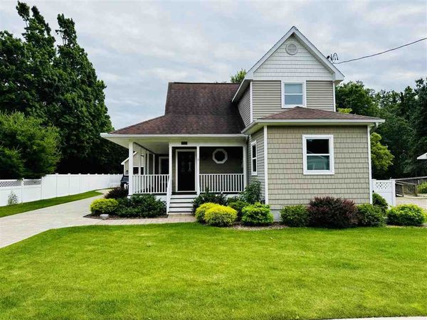 642 E Lake Street, Harbor Springs, MI 49740
