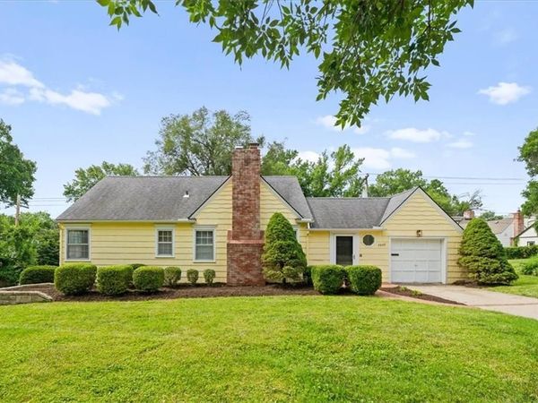 2609 W 50th Terrace, Westwood, KS 66205