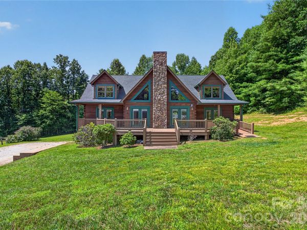 335 Whites Lake Boulevard, Saluda, NC 28773
