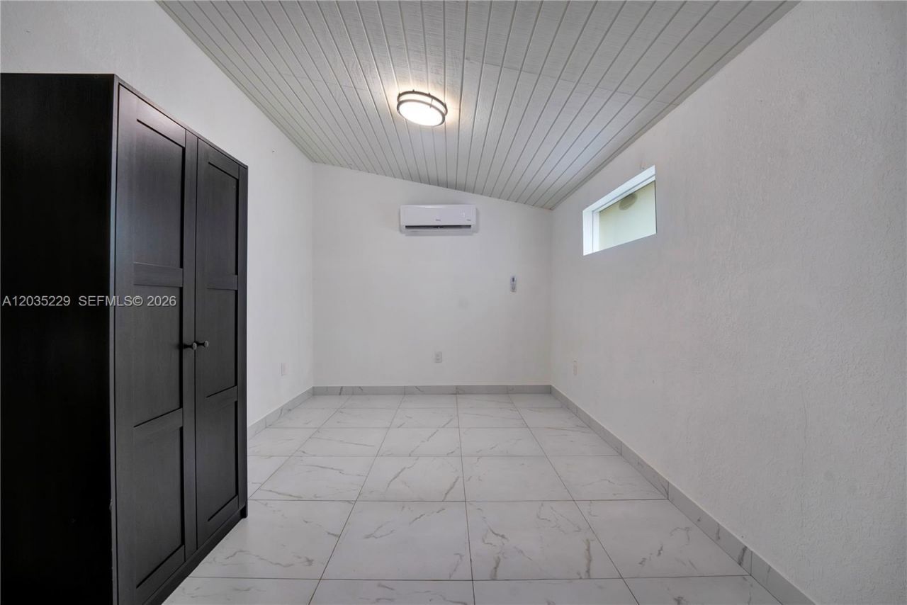 321 NW 56th Av, Miami, FL 33126 Photo