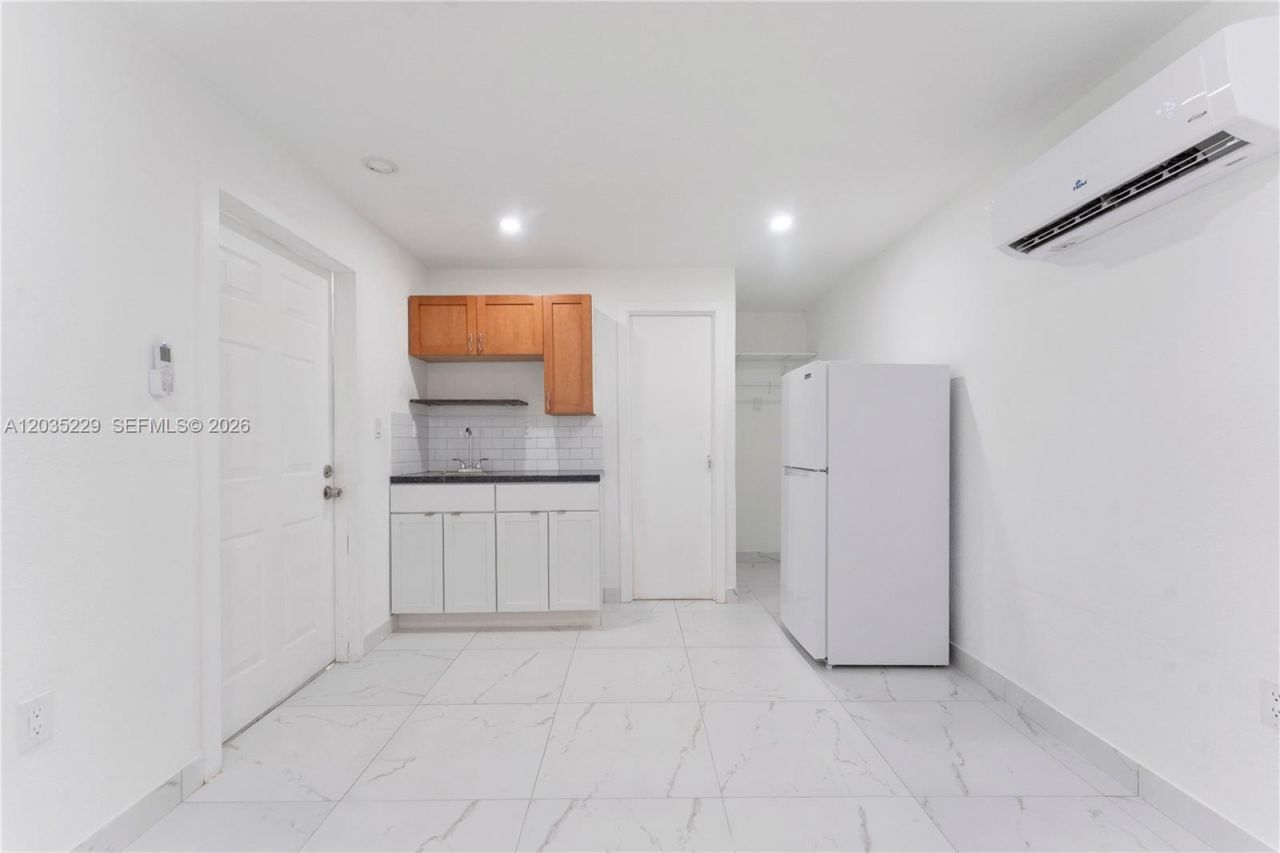 321 NW 56th Av, Miami, FL 33126 Photo