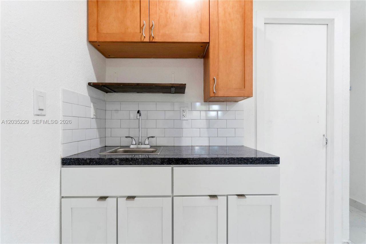 321 NW 56th Av, Miami, FL 33126 Photo