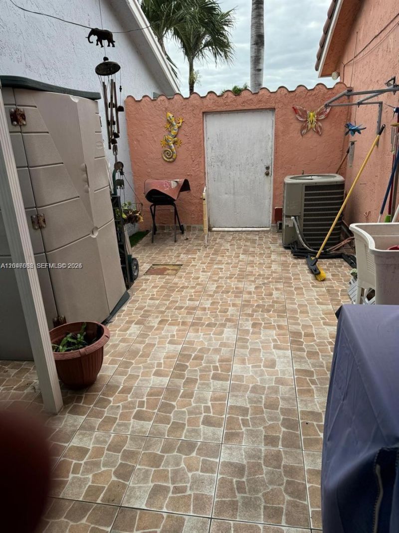 8805 NW 113th St, Hialeah Gardens, FL 33018 Photo