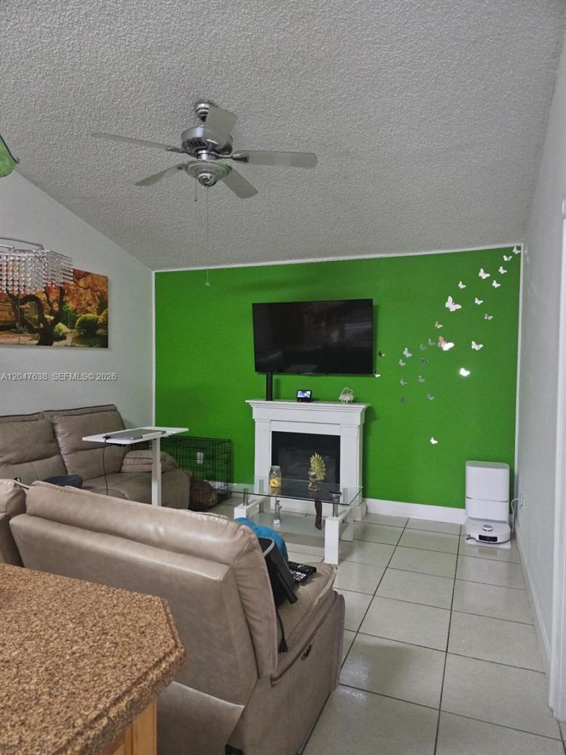 8805 NW 113th St, Hialeah Gardens, FL 33018 Photo