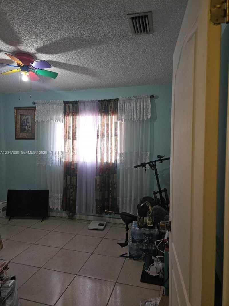 8805 NW 113th St, Hialeah Gardens, FL 33018 Photo