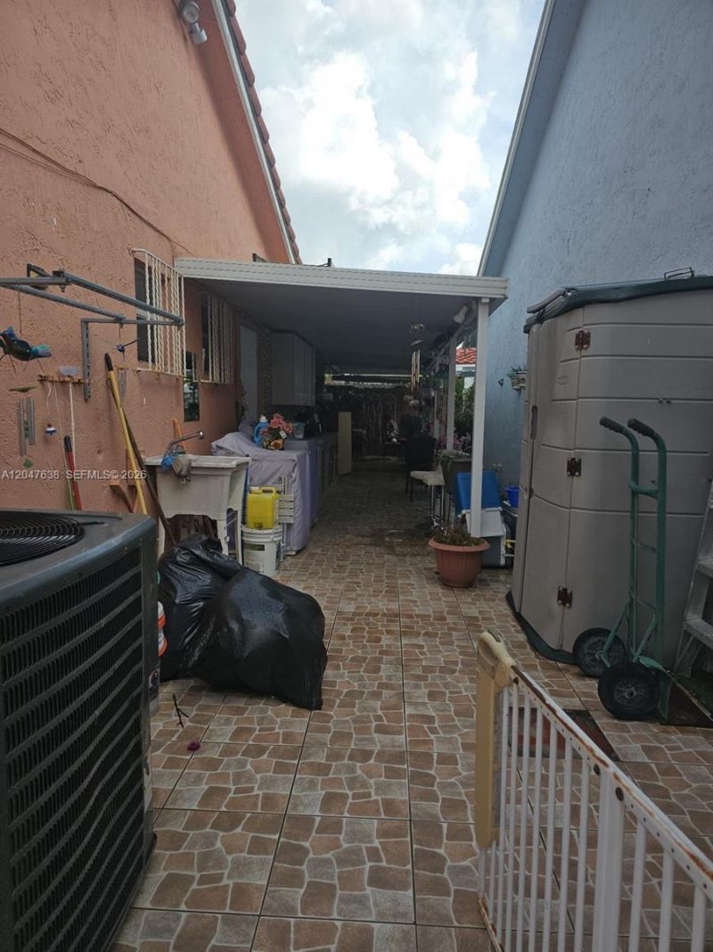 8805 NW 113th St, Hialeah Gardens, FL 33018 Photo