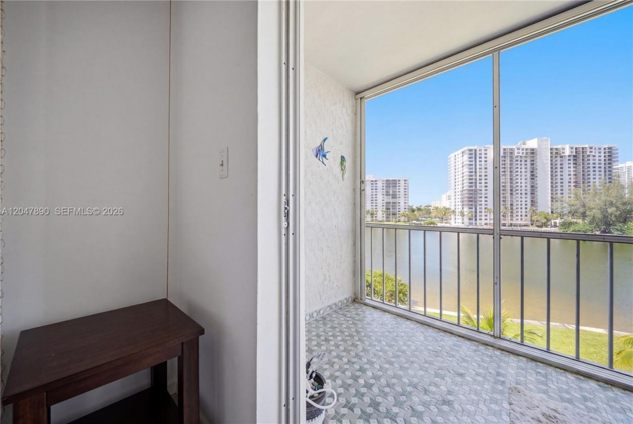 2999 Point East Dr , Unit C507, Aventura, FL 33160 Photo