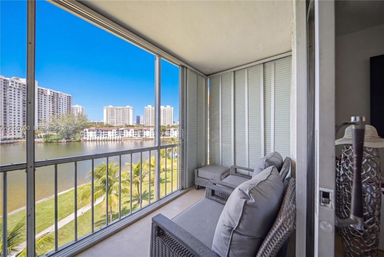 2999 Point East Dr , Unit C507, Aventura, FL 33160 Photo