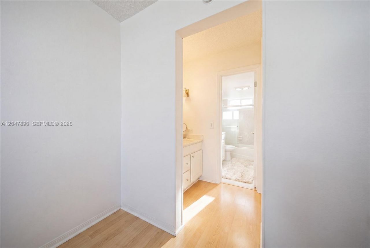 2999 Point East Dr , Unit C507, Aventura, FL 33160 Photo